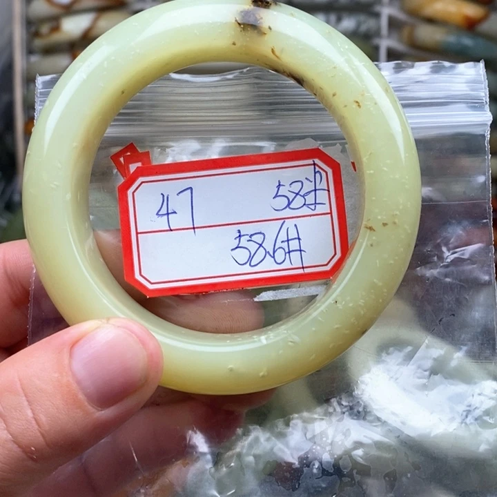 未镶嵌蛇纹石玉颈饰