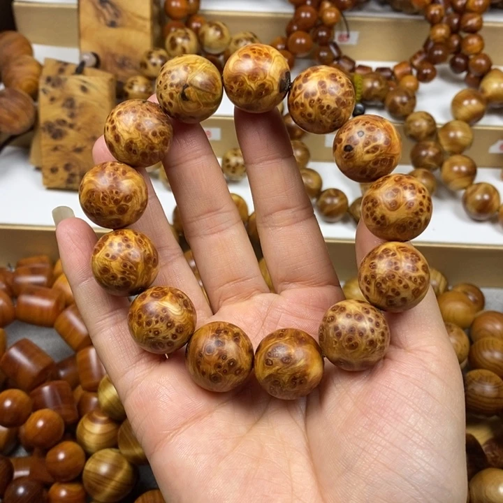 雨***君柏木（崖柏）瑕疵1.8双面瘤疤碳化