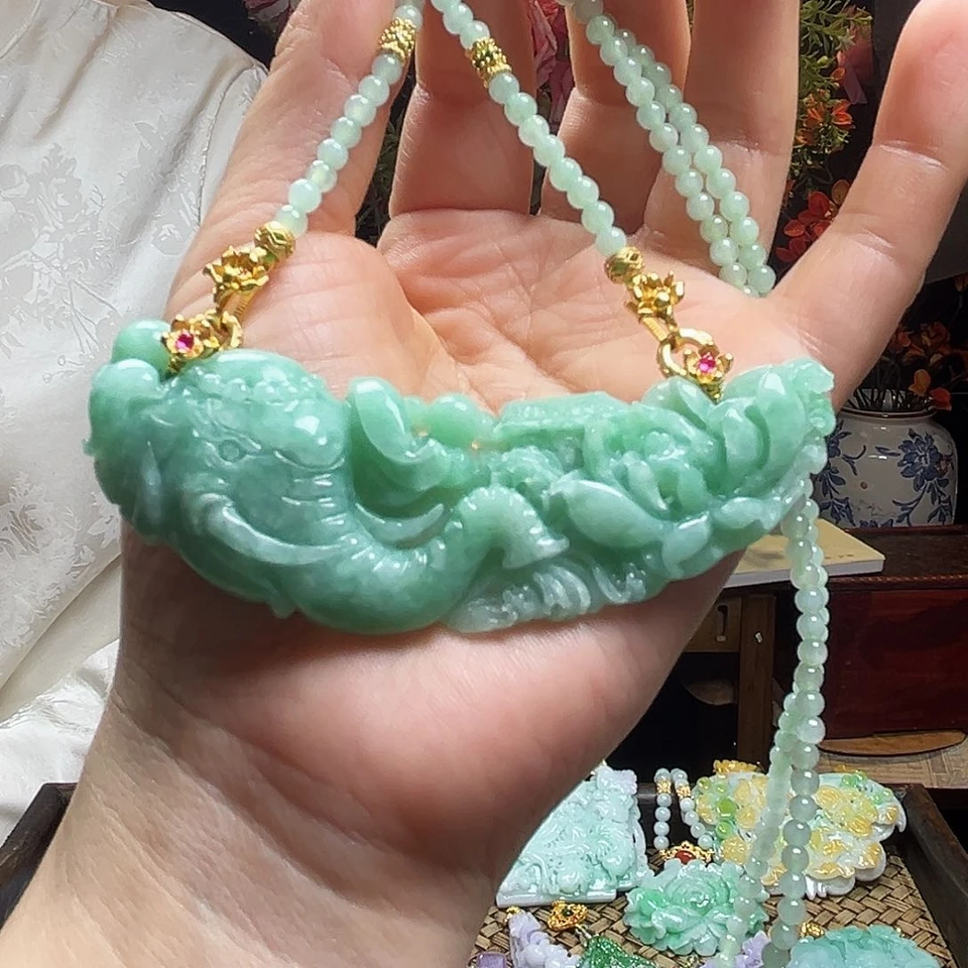 翡翠颈饰未镶嵌天然翡翠