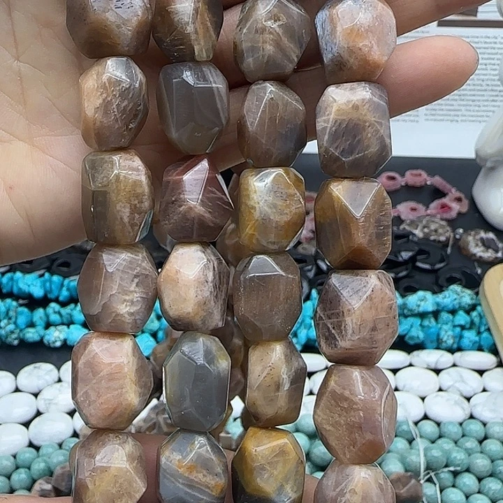 查罗石合金珠宝半成品太阳石随形一条