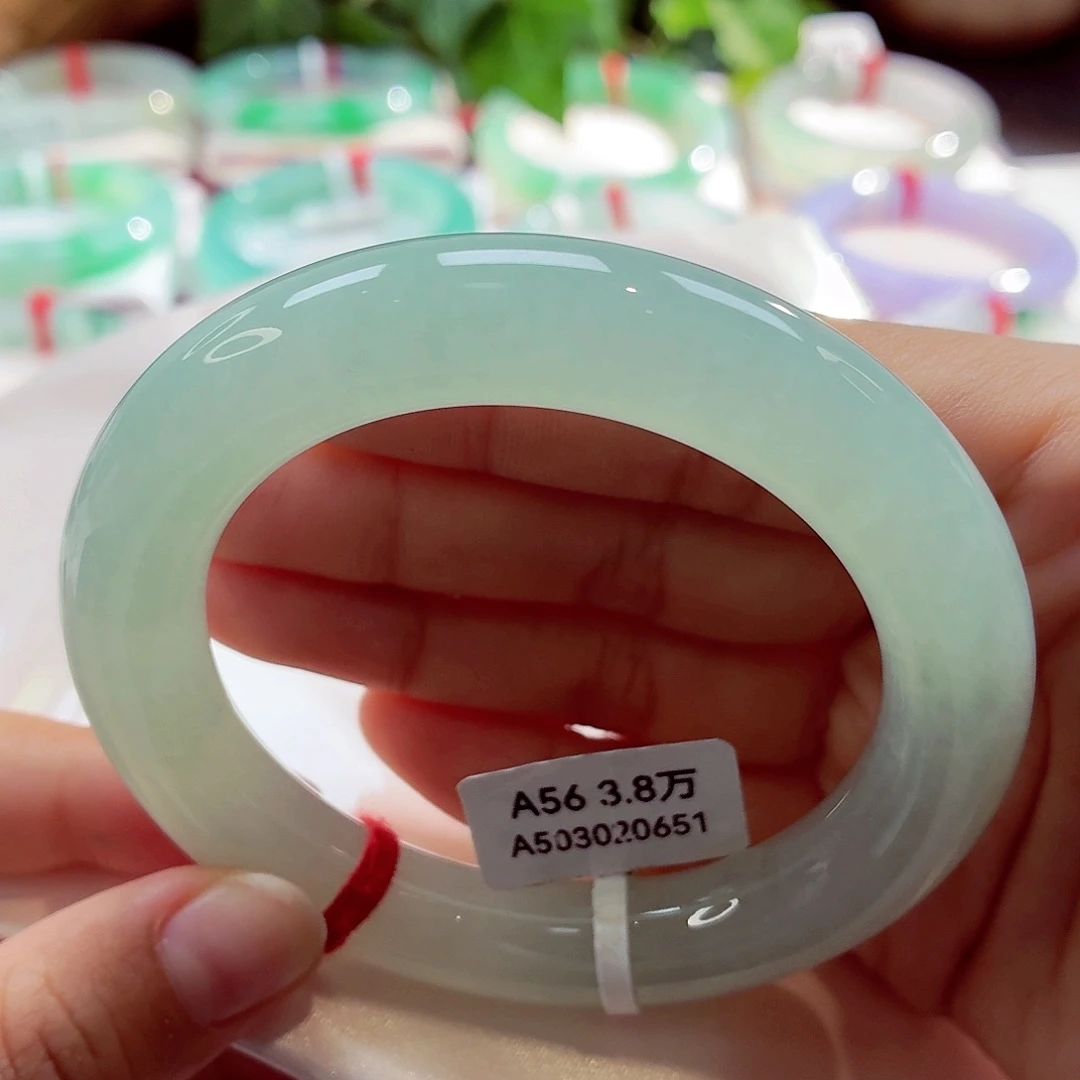 翡翠未镶嵌手镯（圆镯）冰绿葡萄肉68-