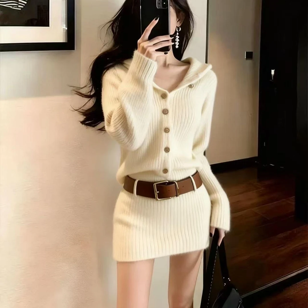 慵懒风薄米白色针织包臀连衣裙女2025秋冬爆款小个子气腰毛衣短裙