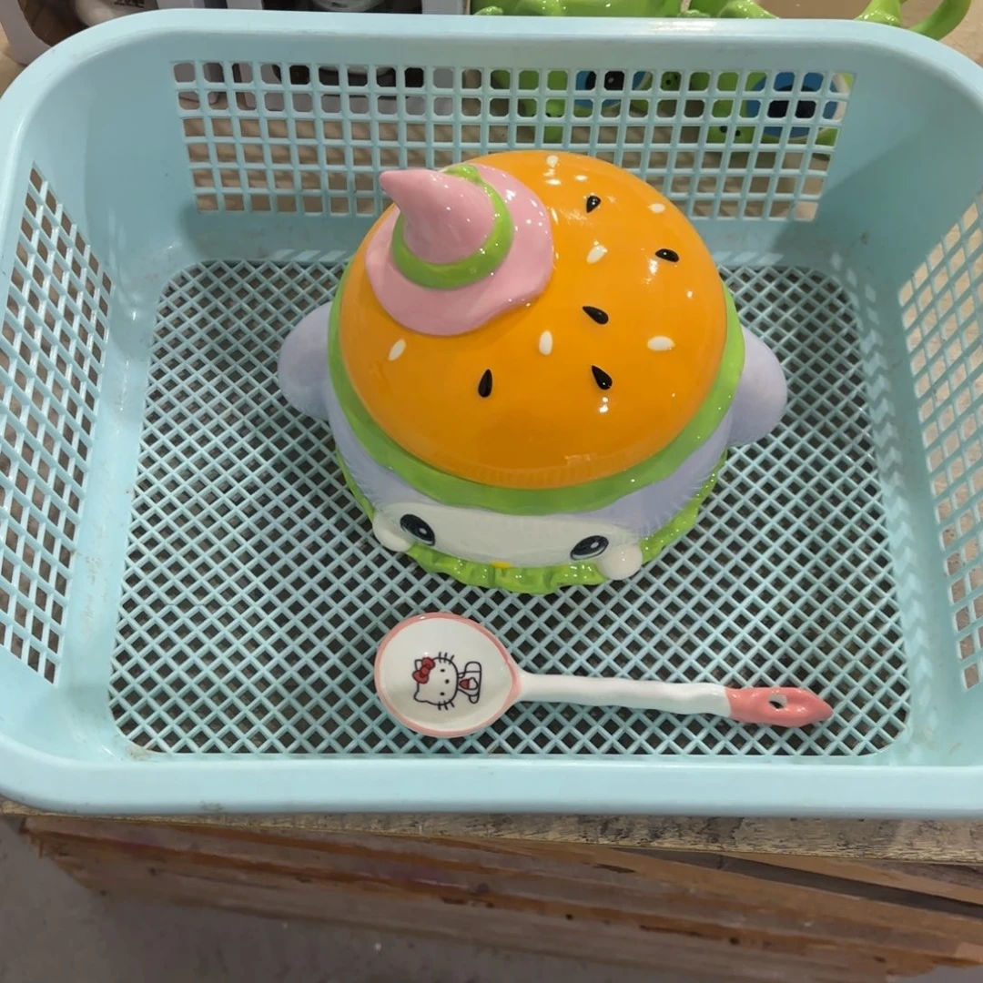 申***三紫砂陶瓷和瓷器是在现代社会