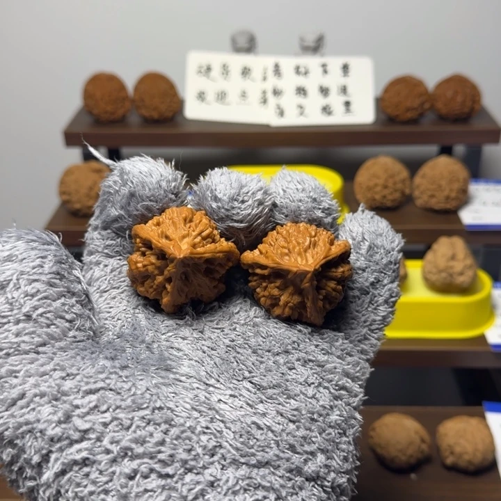 慕***忧吊坠桃核官帽三棱