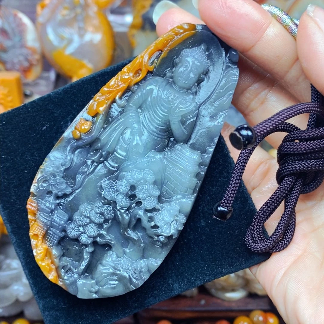 未镶嵌石英质玉（黄龙玉）颈饰