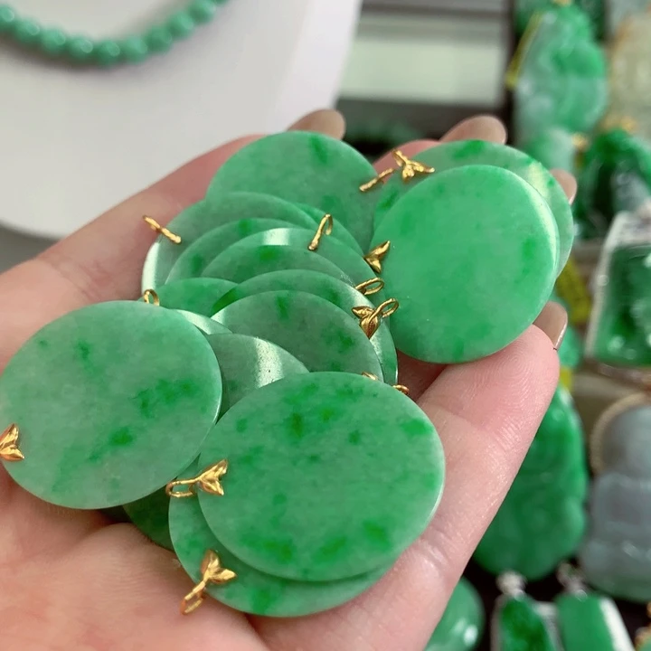 翡翠18K金镶嵌吊坠(不含链)多样性发货选其一