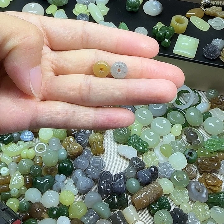 ****朱未镶嵌和田玉挂件