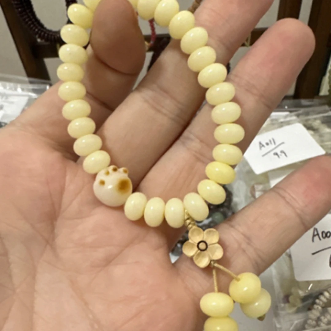 菩提8mm奶油黄算盘珠A049