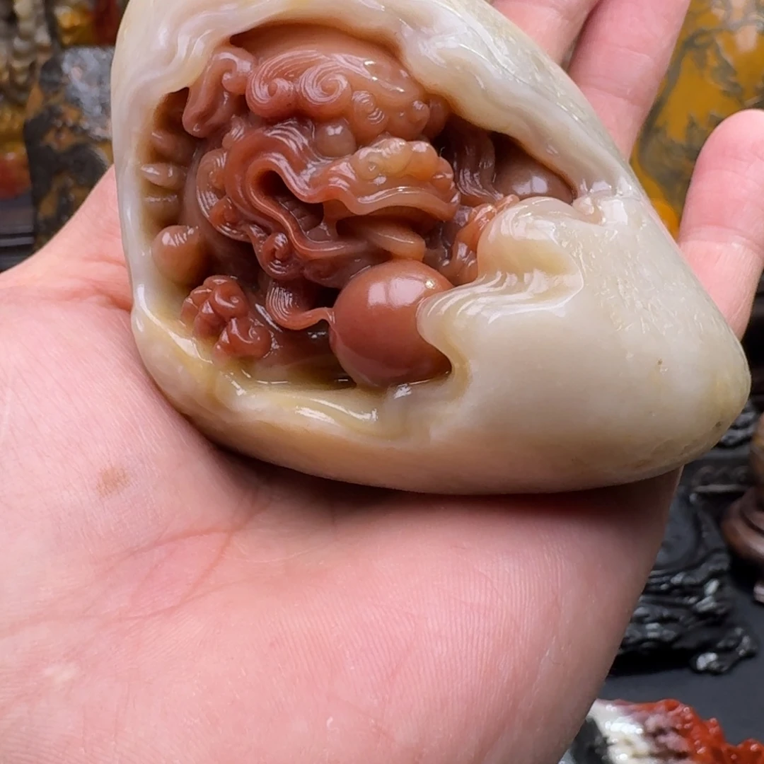 小****田黄石手工艺作品 巧色巧雕