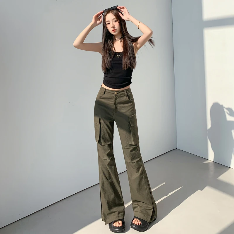 艾格时尚休闲军绿色微喇叭工装裤女2025新修身显瘦复古马蹄裤长裤