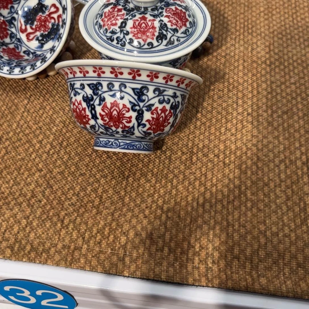 早***阳釉里红缠枝莲手工手绘