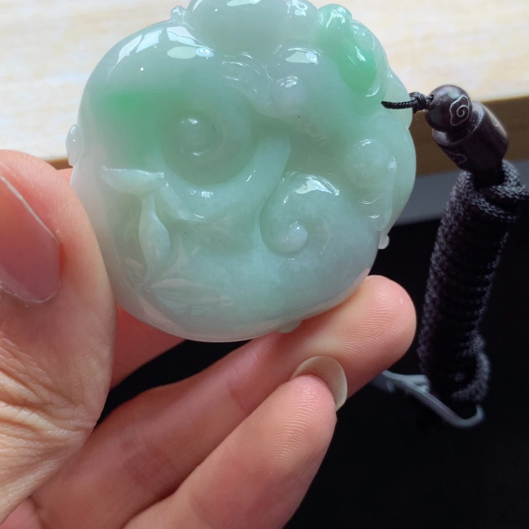 翡翠未镶嵌颈饰吊坠