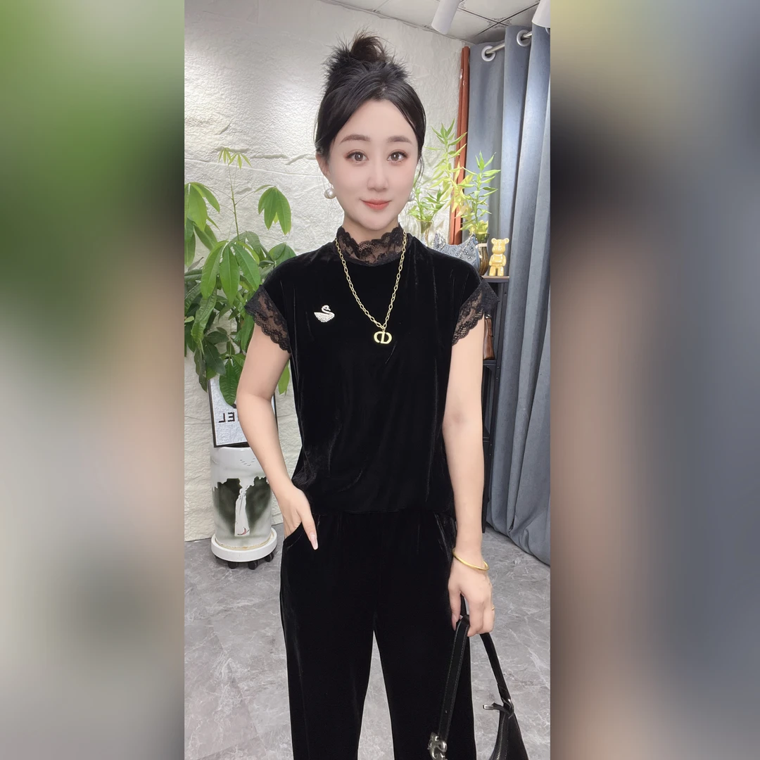 （8101）雪颖家2025年秋季新款显瘦百搭气质纯色天鹅绒衫女