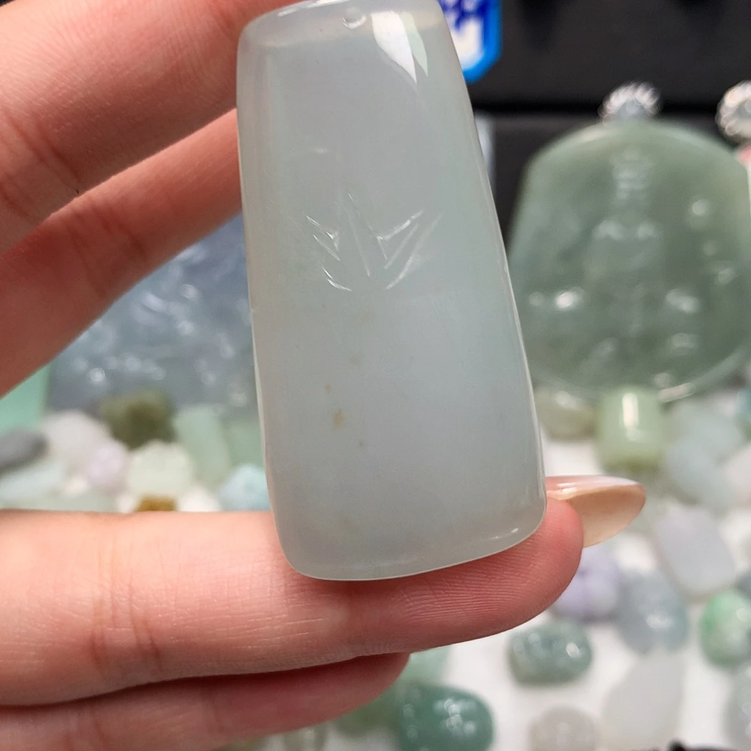 翡翠未镶嵌颈饰竹节