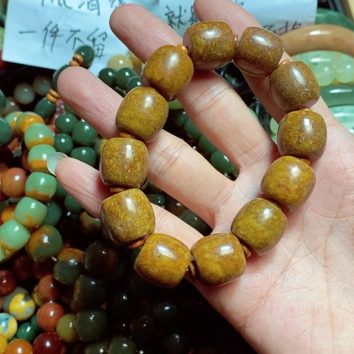 岫岩河磨玉（透闪石质玉）颈饰未镶嵌