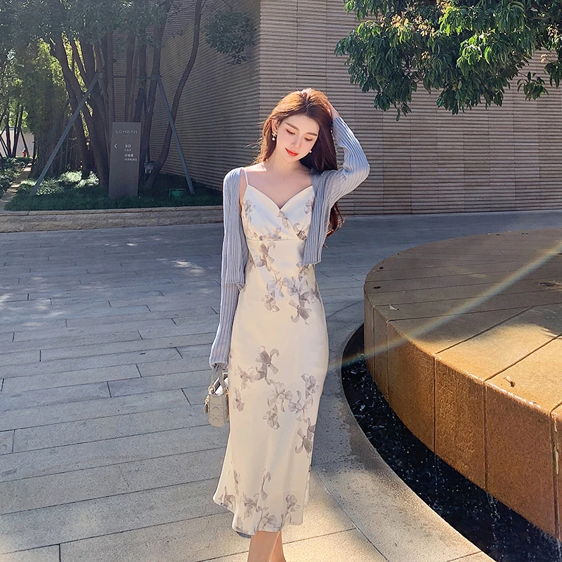 林关关  V领碎花吊带裙连衣裙修身显瘦缎面气质中长款高级感91372