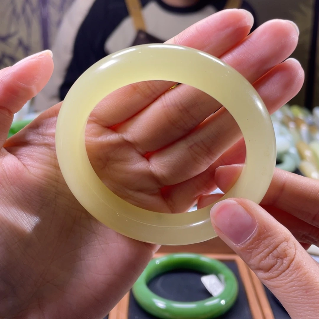 和田玉未镶嵌手镯55圈