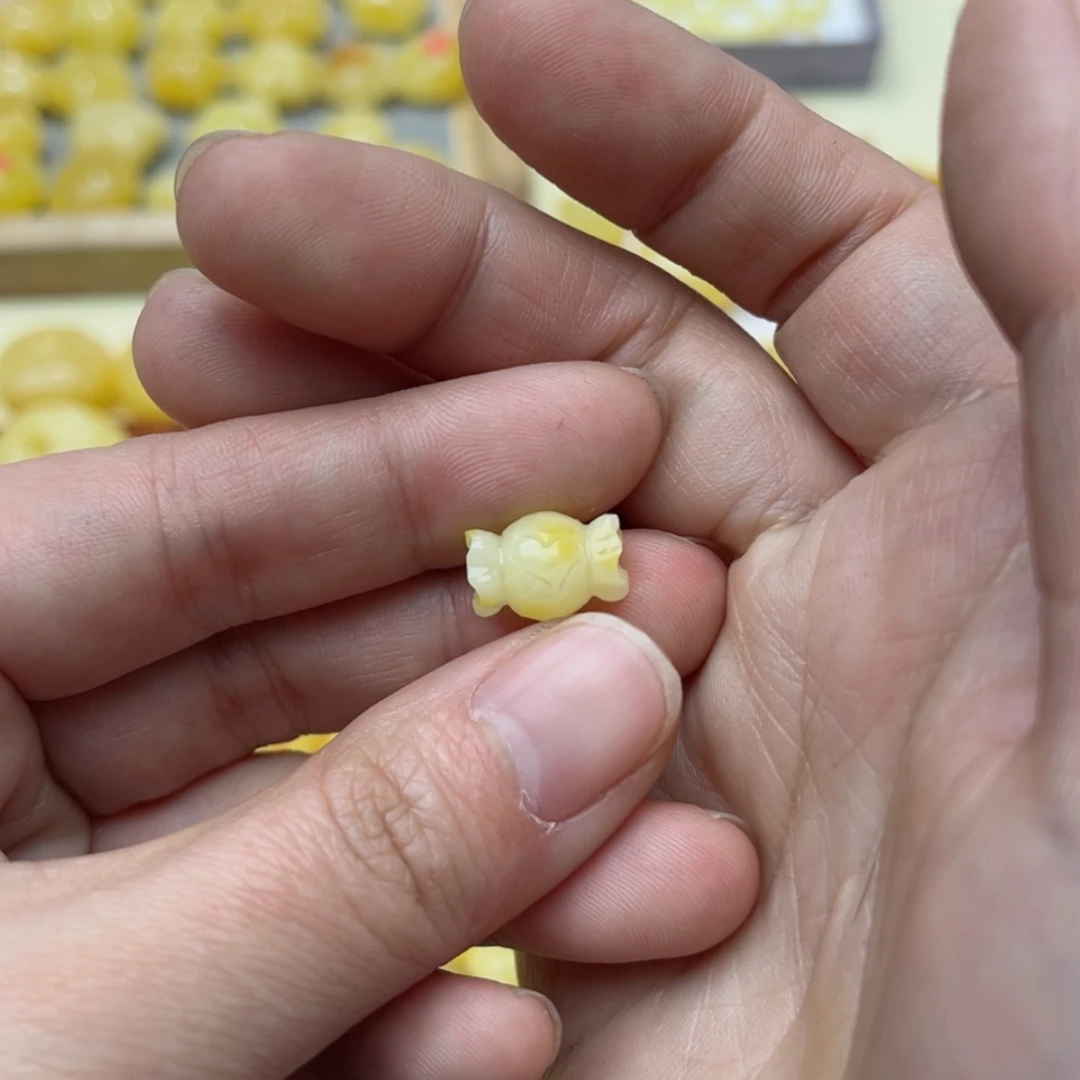 【闪购商品】蜜蜡裸石未镶嵌小****沉配饰