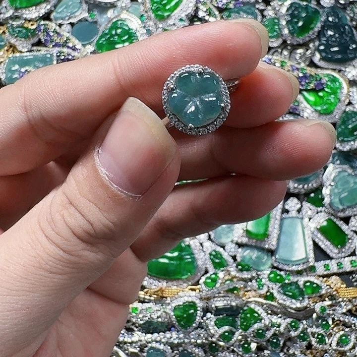 翡翠颈饰未镶嵌天然A货翡翠放漏