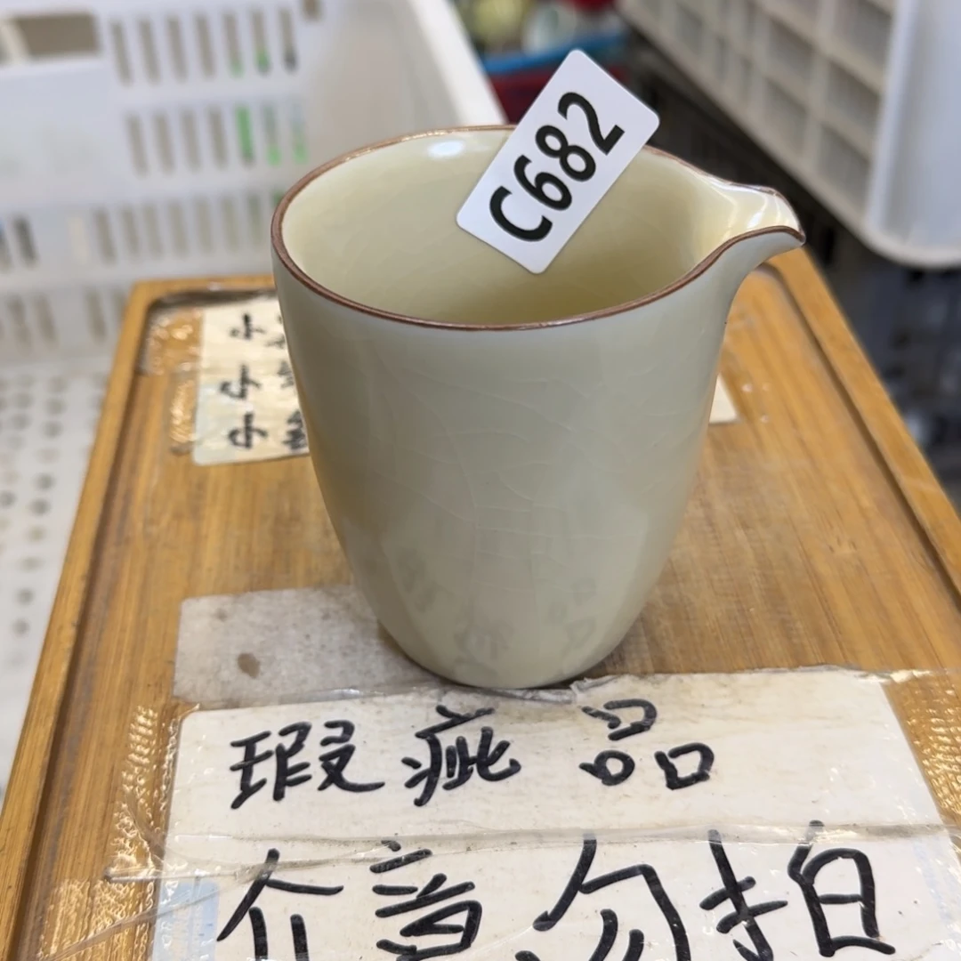 瑕疵介意勿拍陶瓷器皿B987内部针眼