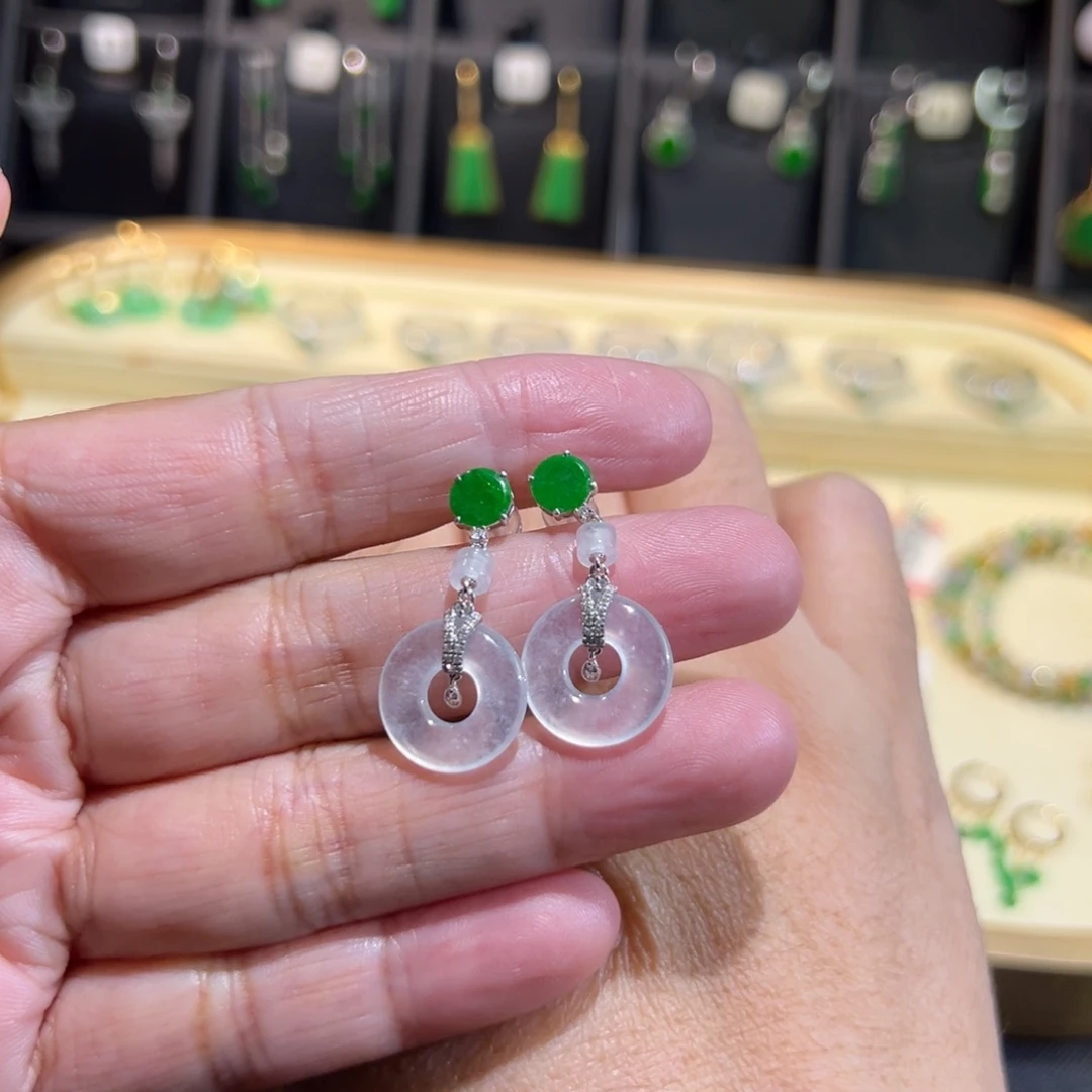 颈饰18K金镶嵌翡翠耳钉