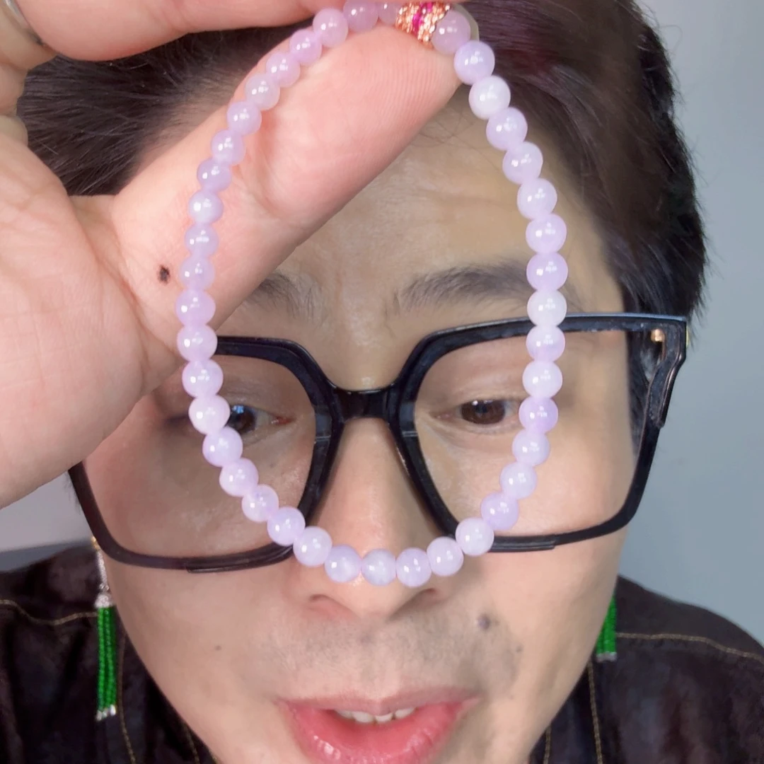 颈饰未镶嵌翡翠一件