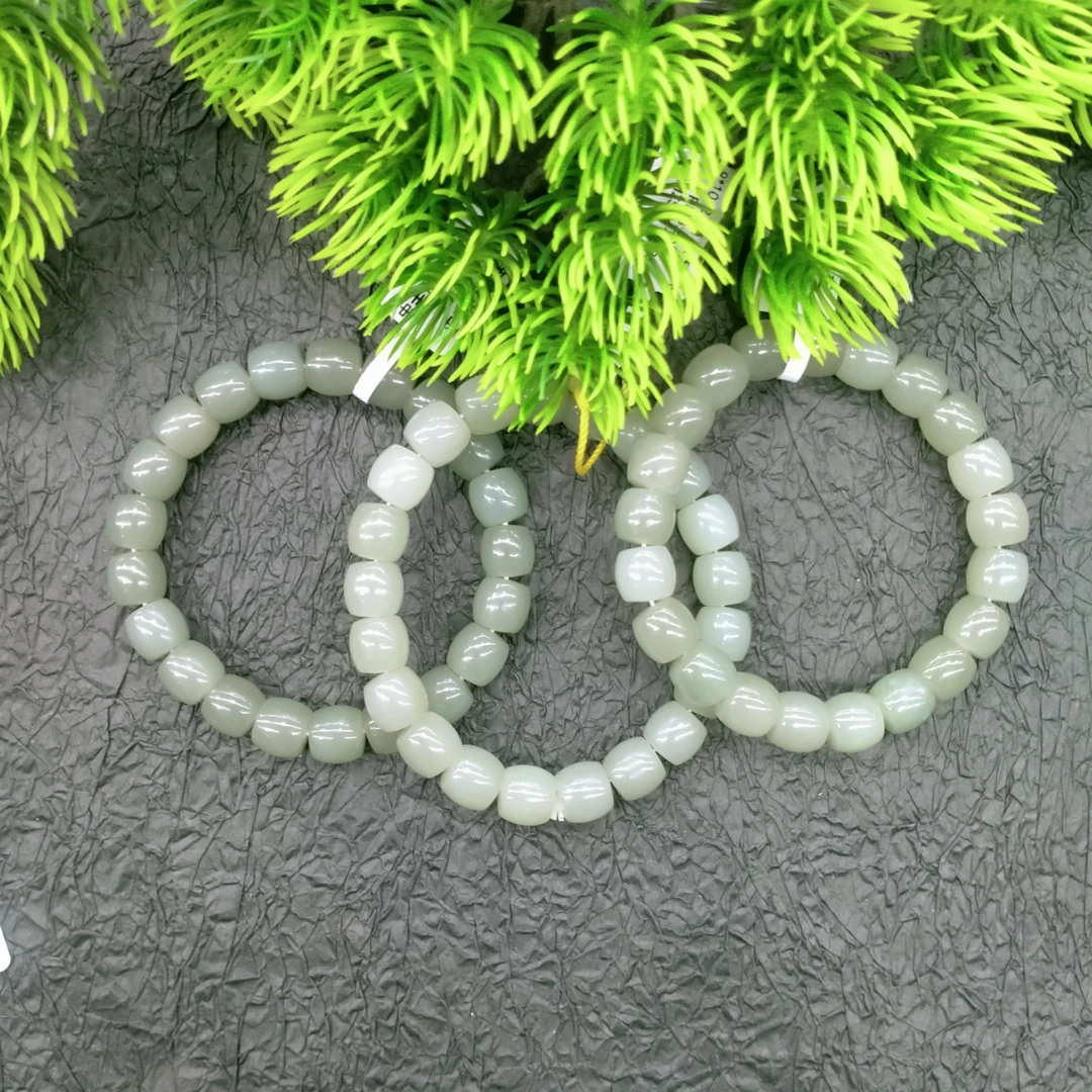 新疆且末料青白玉卡9*10直切手串   多样性发其一