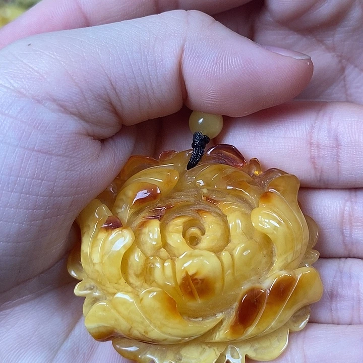 未镶嵌琥珀裸石牡丹花