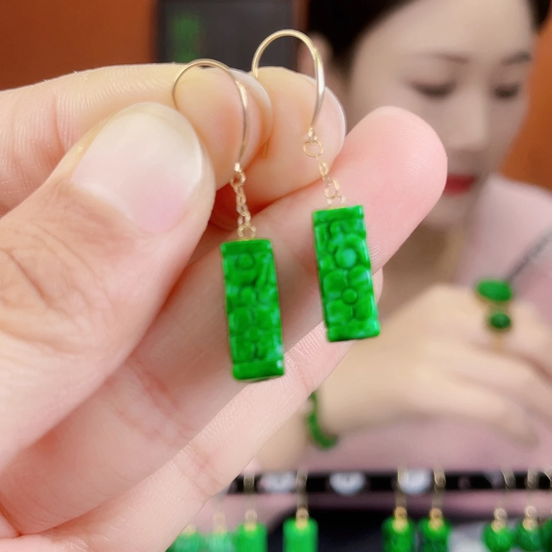 翡翠18K金镶嵌耳饰