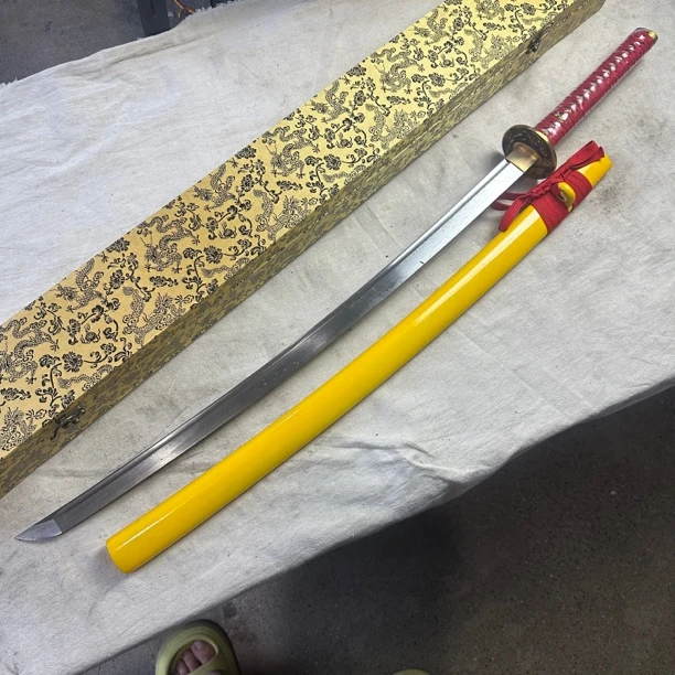 2251 龙泉昊天宝剑武士刀鱼皮柄花纹钢漆鞘未开刃