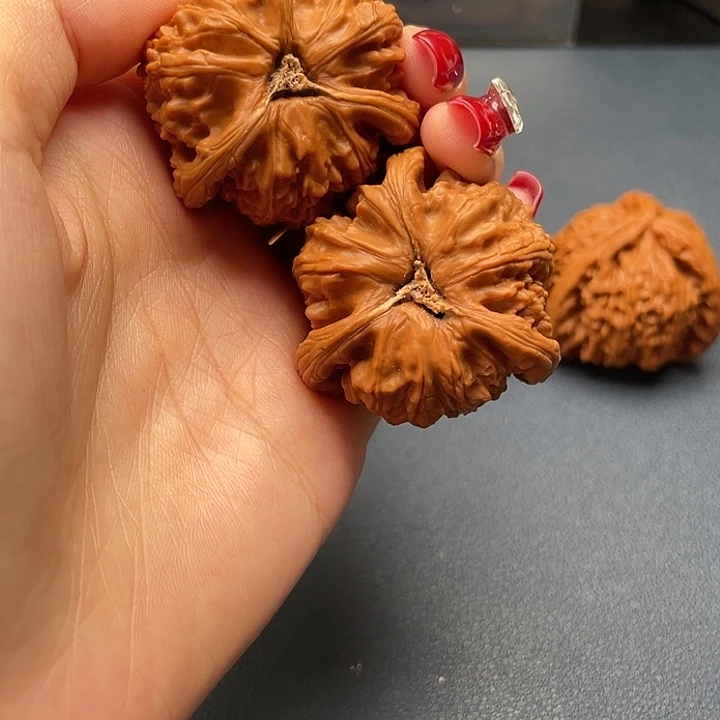 文玩核桃吊坠?白狮子