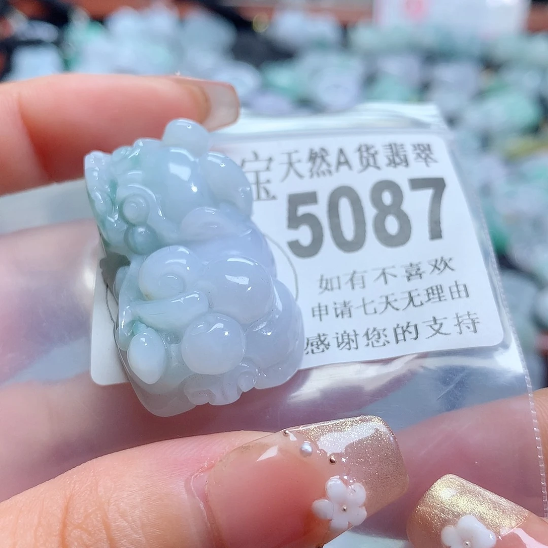 翡翠未镶嵌颈饰，