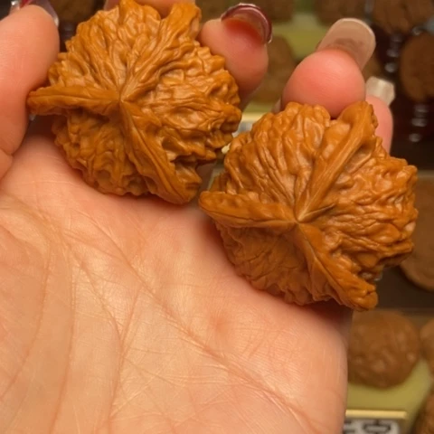 文玩核桃吊坠三棱