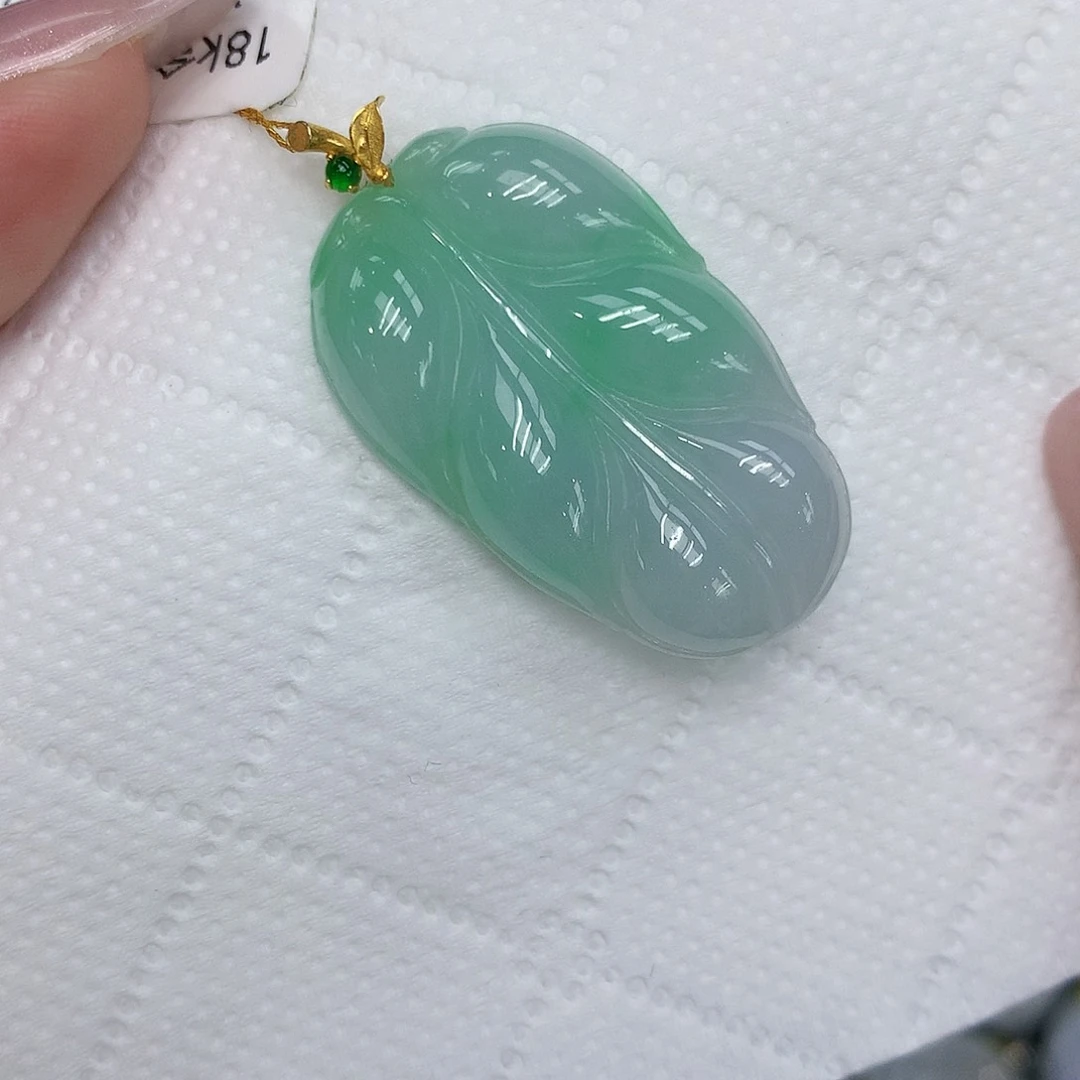 颈饰18K金镶嵌翡翠