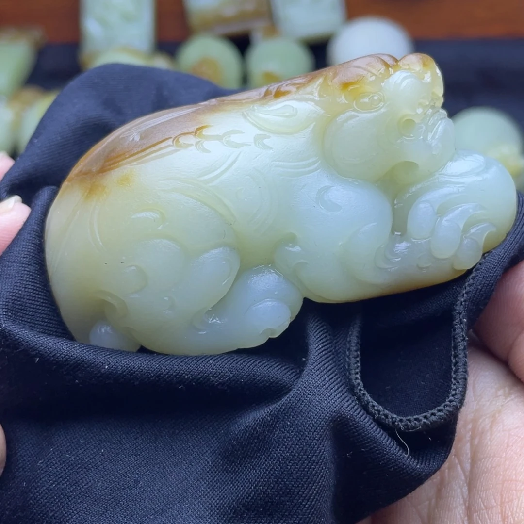 容***f和田玉（糖玉）未镶嵌颈饰