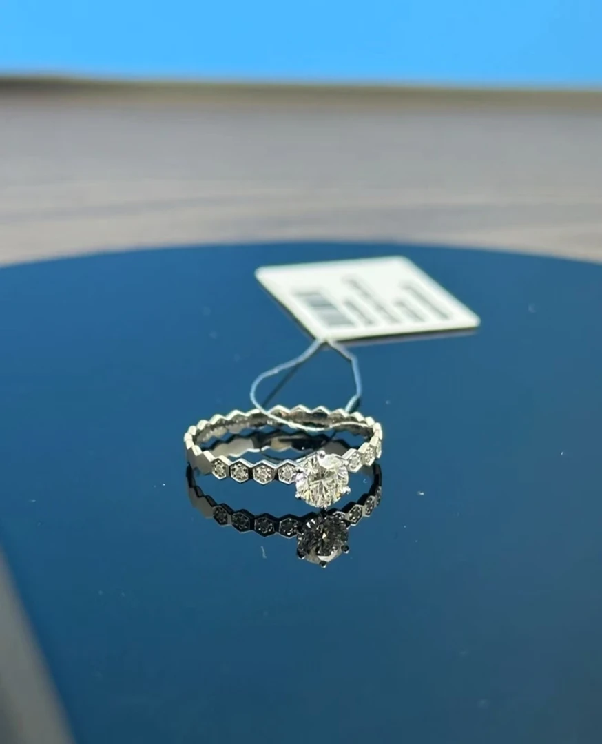 【富恩珠宝】  重金  白   1克拉蜂巢边镶戒指 ZSJZ01102