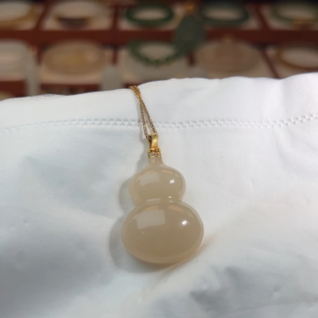 和田玉18K金镶嵌挂件