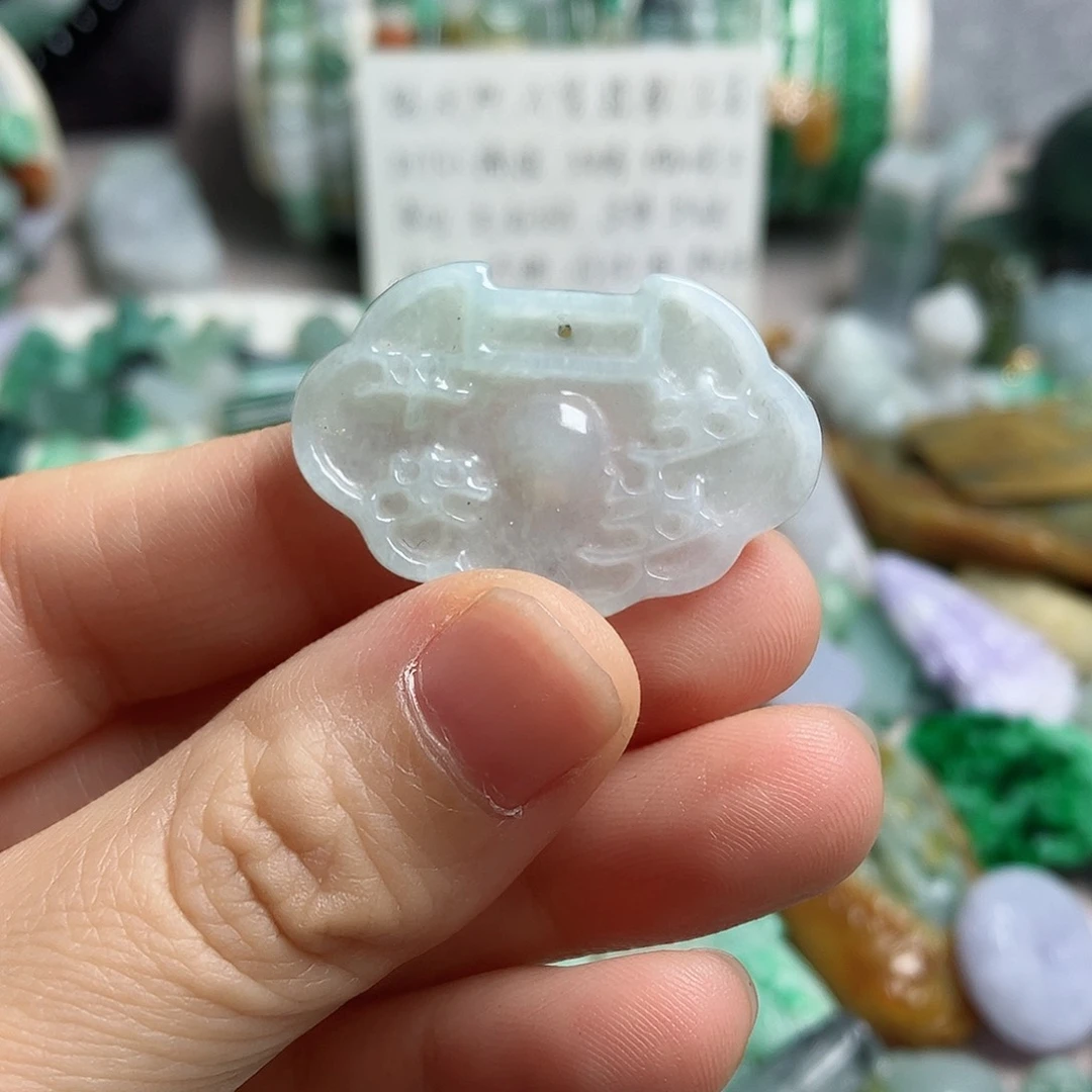 翡翠颈饰未镶嵌如意锁