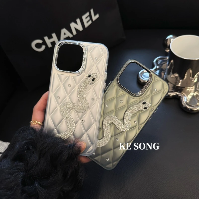 新年高定轻奢华子满钻蛇适用苹果16/15/14/13/12全包手机壳