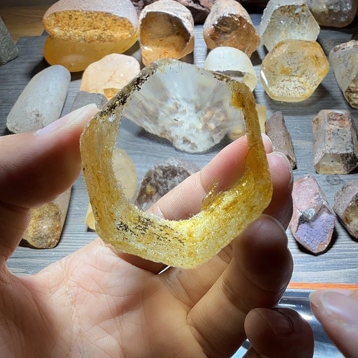 小***以水晶珠宝半成品未镶嵌
