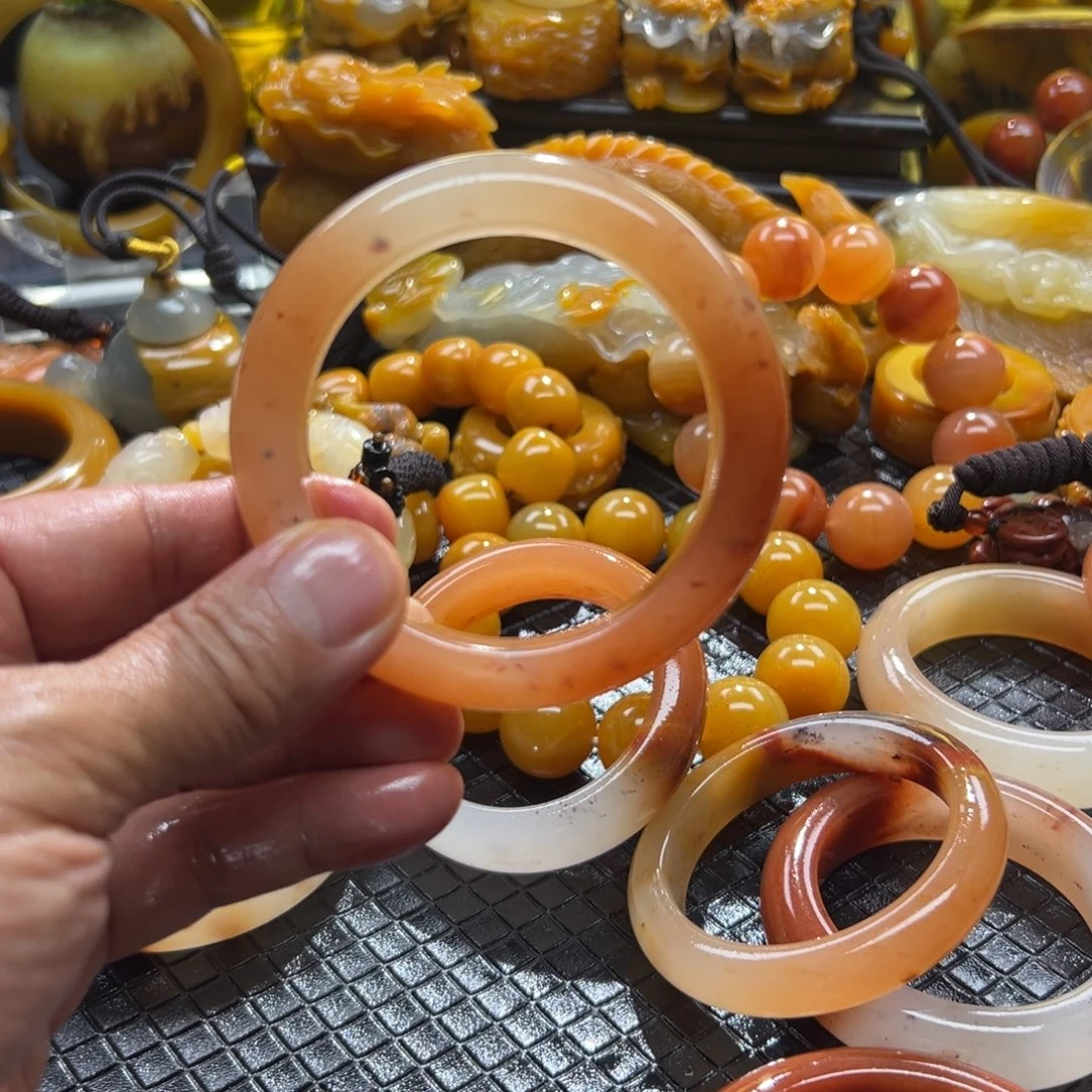 石英质玉未镶嵌颈饰