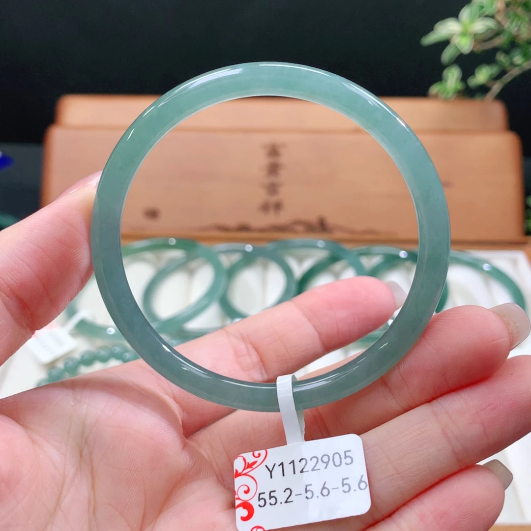 翡翠手镯未镶嵌天然