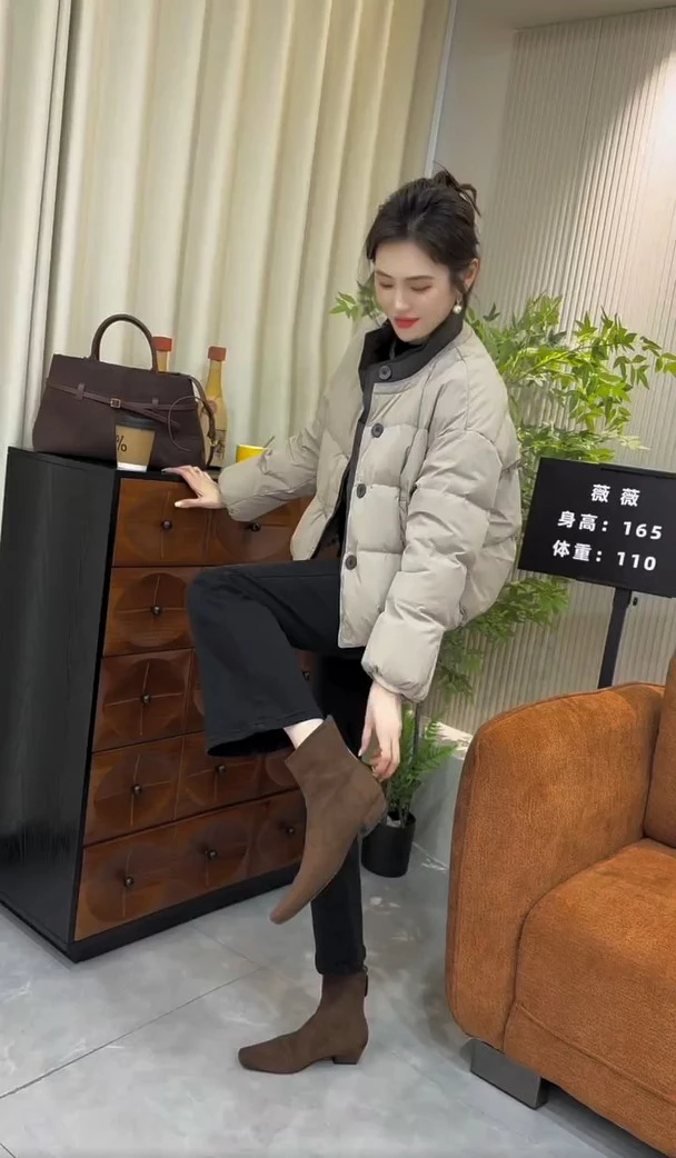 2025新款保暖短款时尚外套冬季新款锁温休闲百搭显瘦简约气质棉服