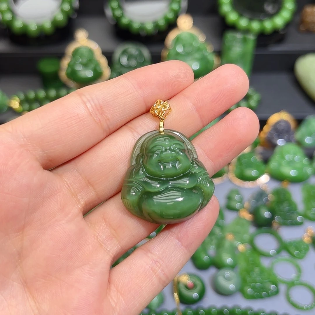 颈饰18K金镶嵌和田玉（碧玉）