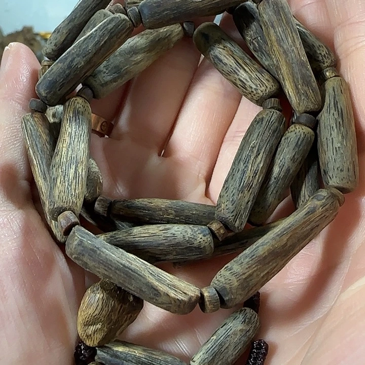 沉香手串绿奇楠沉香沉水树心随型多圈30克