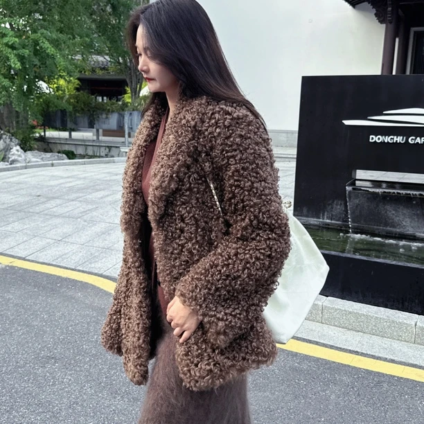 【亦丹】YD-2535「曼哈顿」新款青果领大牌高级感修身托卡皮毛一体