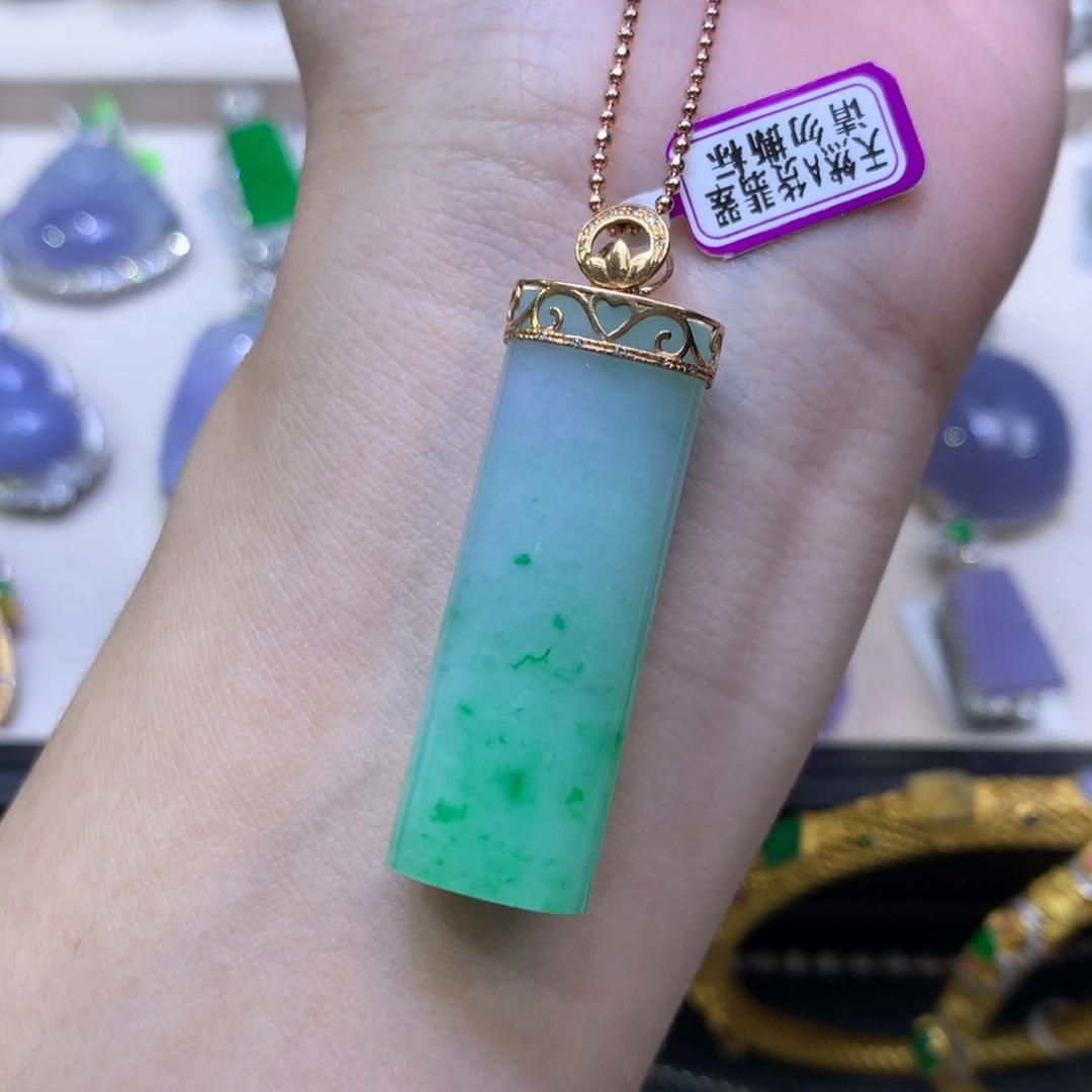 翡翠18K金镶嵌颈饰