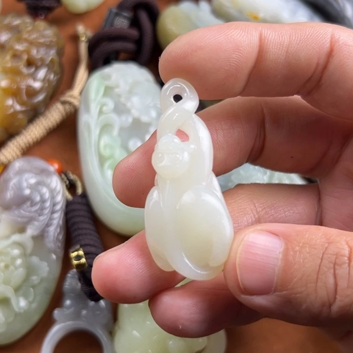 未镶嵌和田玉挂件