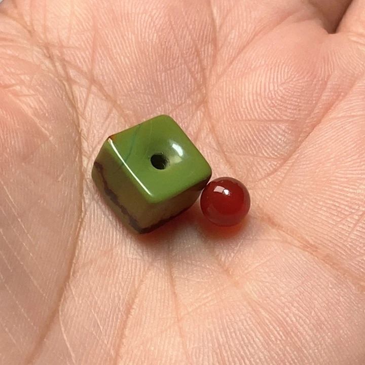 颈饰未镶嵌南红玛瑙