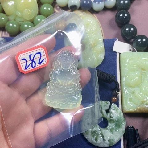 合金蛇纹石玉颈饰